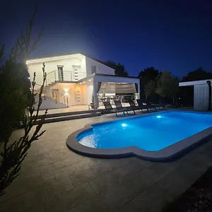 Ferienhaus Aleya Mit Pool, Medulin
